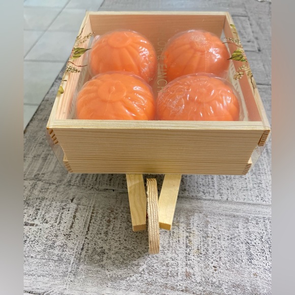 Taylor & Finch Australia Round Pumpkin Bar Soaps in a Wheelbarrow - Picture 2 of 6